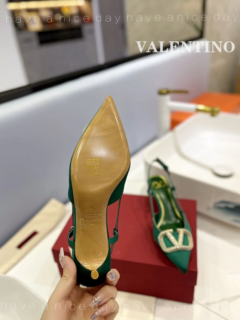 Classic Vxlxntino Sandals 230257
