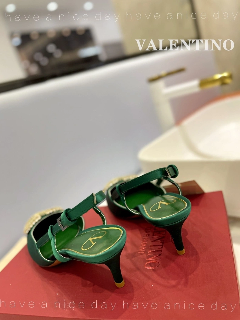 Classic Vxlxntino Sandals 230257