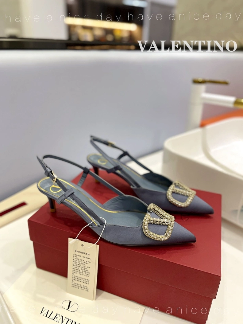 Versatile Vxlxntino Sandals 230272