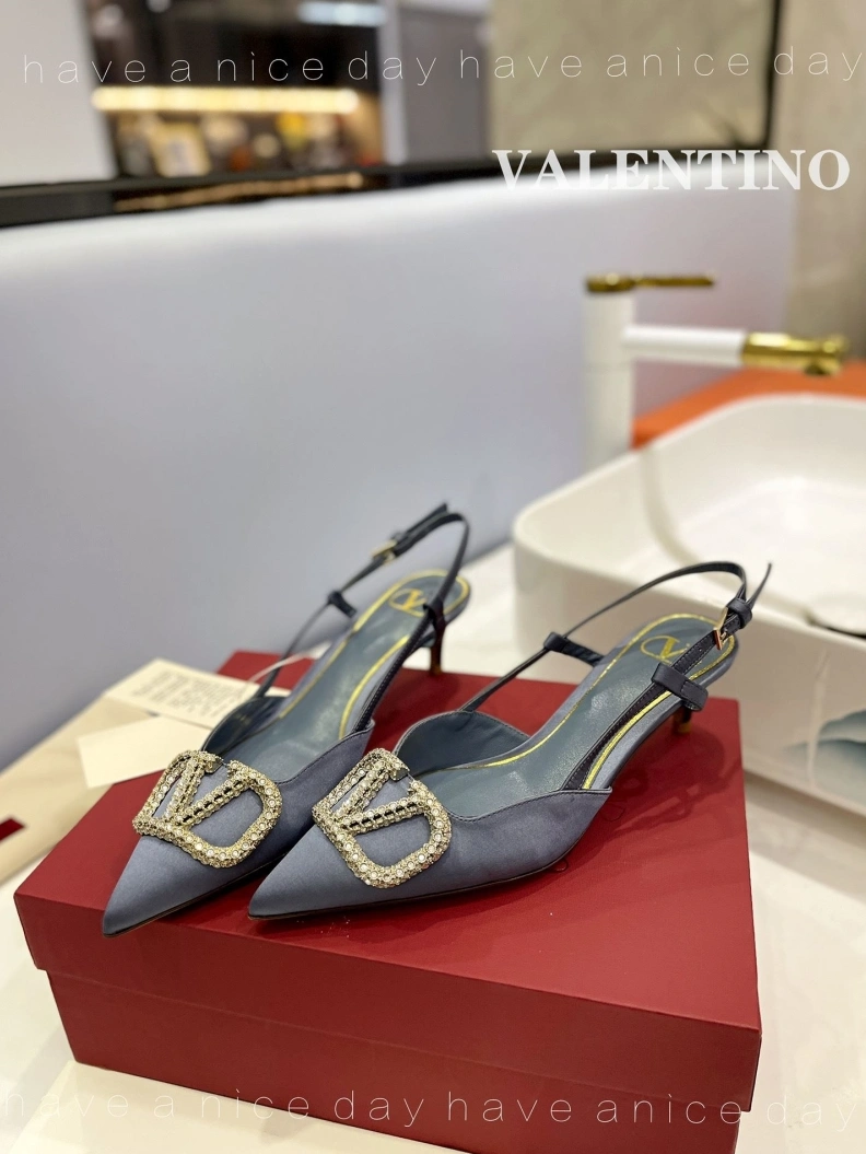 Versatile Vxlxntino Sandals 230272