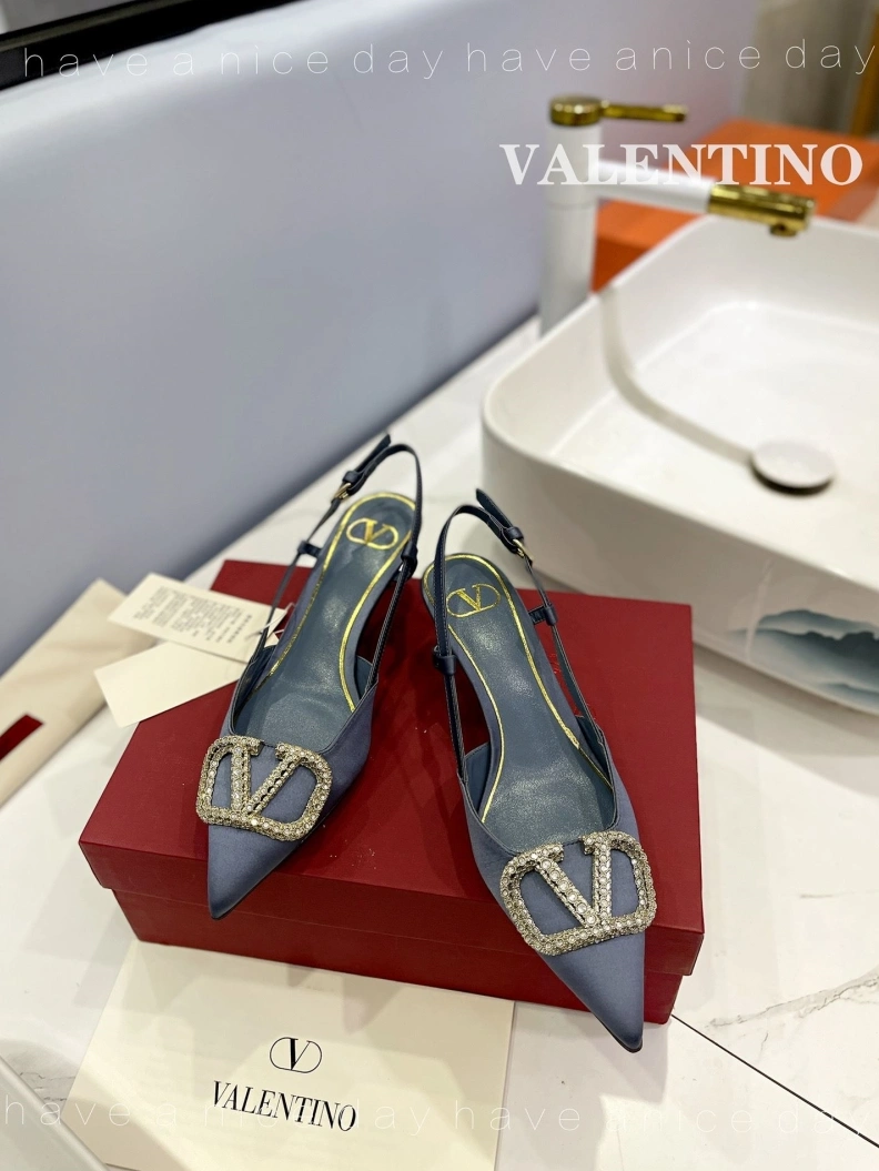 Versatile Vxlxntino Sandals 230272