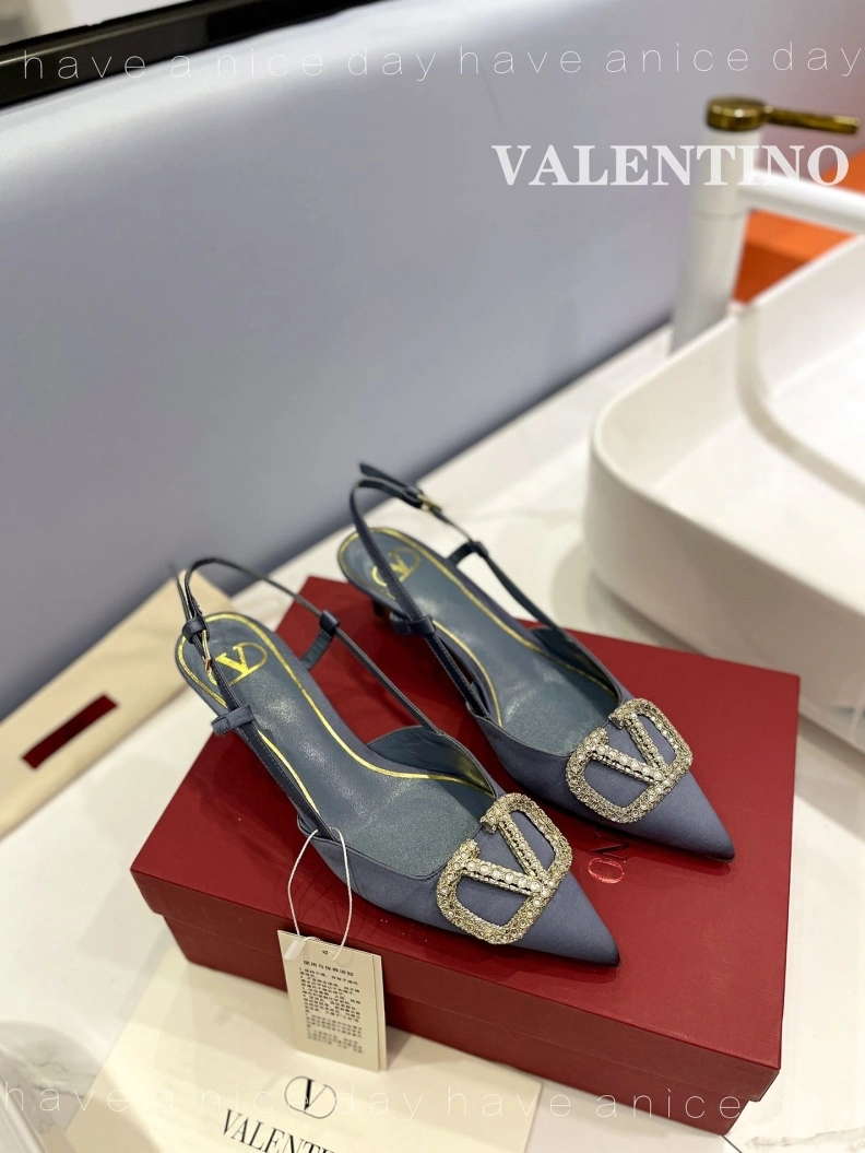 Versatile Vxlxntino Sandals 230272