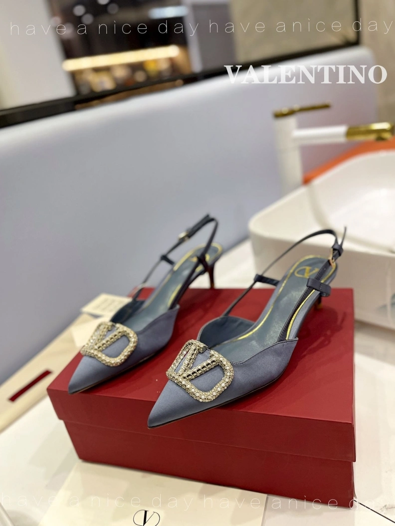 Versatile Vxlxntino Sandals 230272