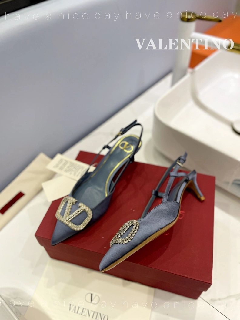 Versatile Vxlxntino Sandals 230272