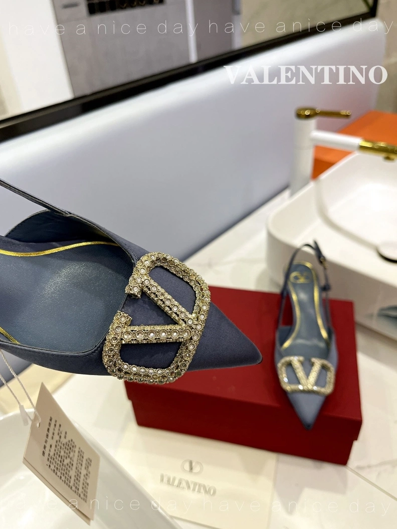 Versatile Vxlxntino Sandals 230272