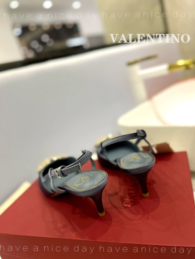 Versatile Vxlxntino Sandals 230272