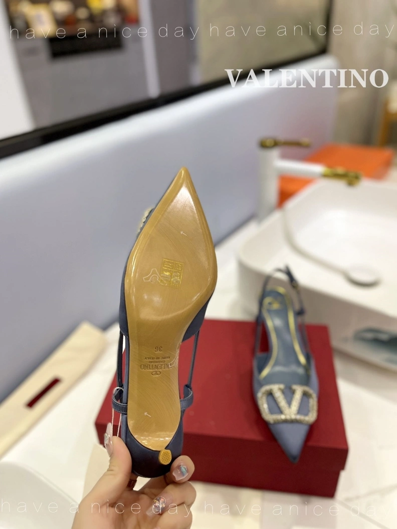 Versatile Vxlxntino Sandals 230272