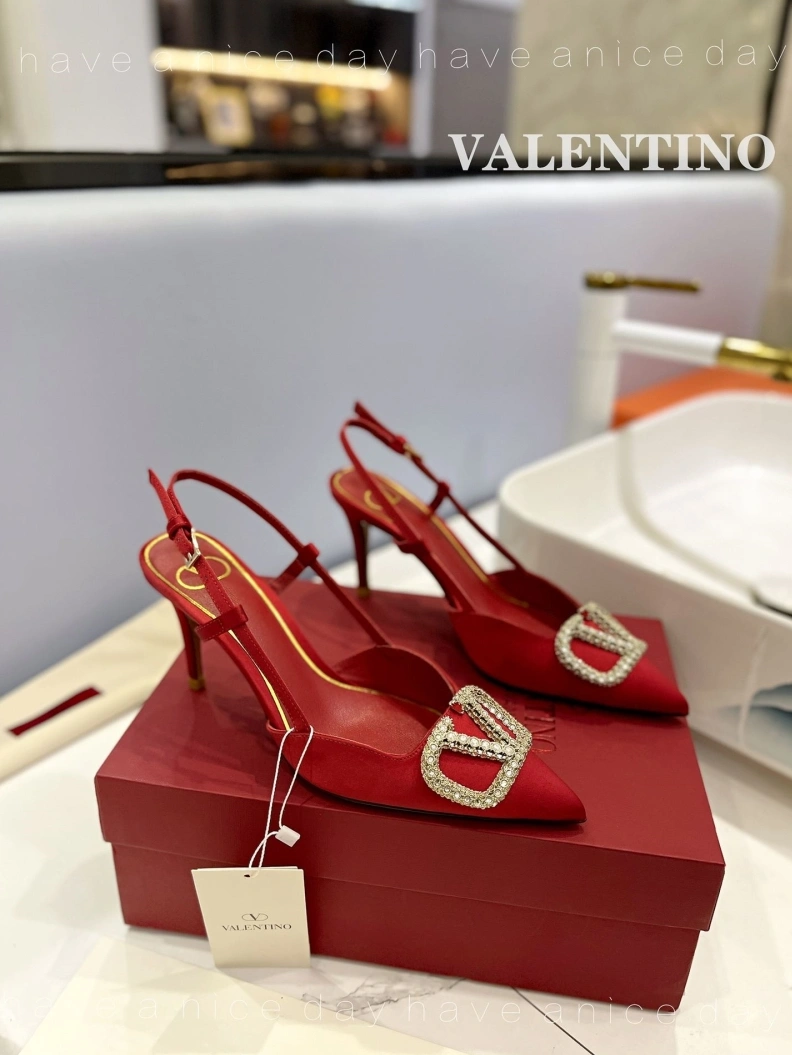WellDesigned Vxlxntino Sandals 230271