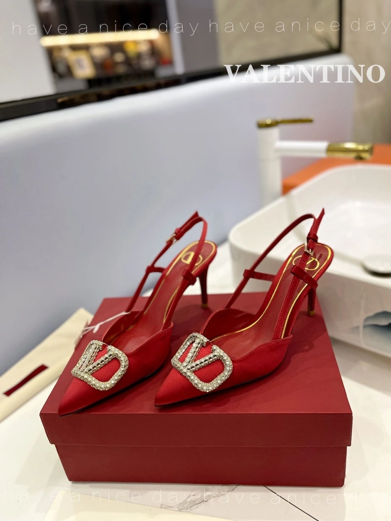 WellDesigned Vxlxntino Sandals 230271