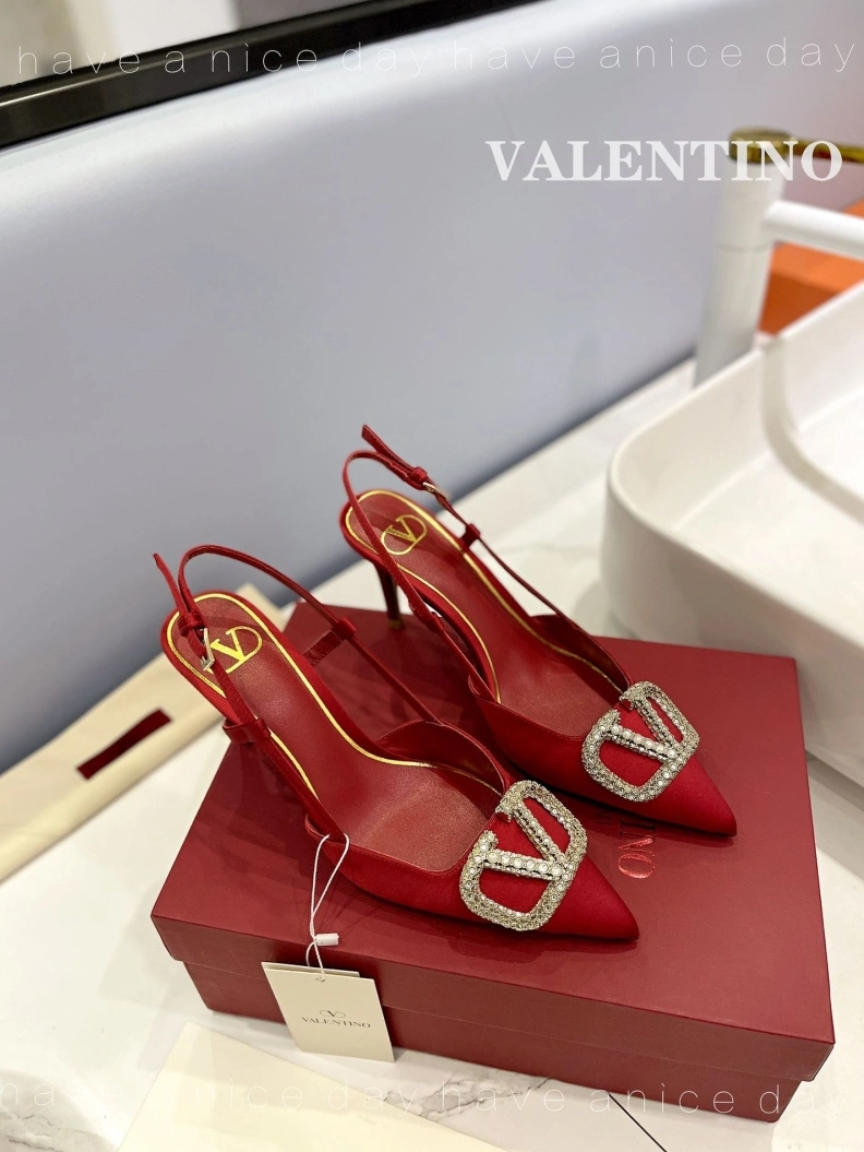 WellDesigned Vxlxntino Sandals 230271