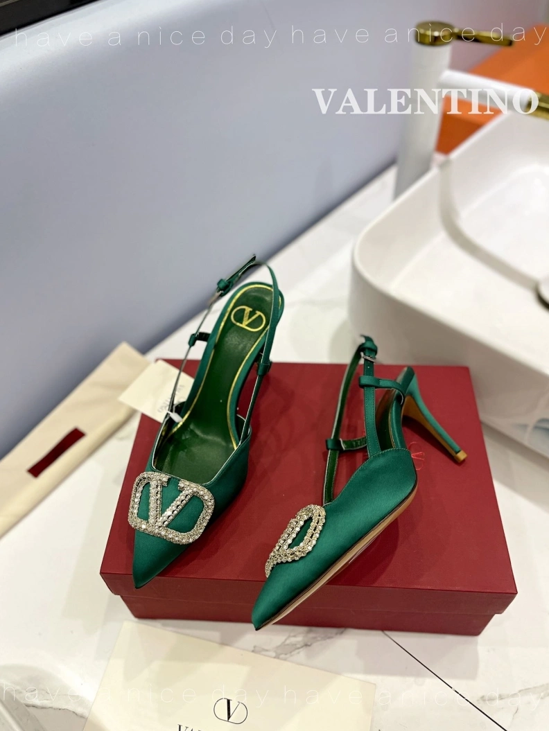 Compact Vxlxntino Sandals 230258