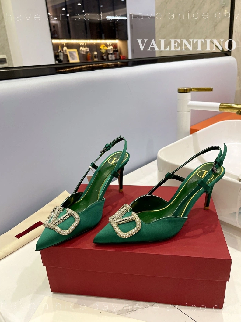 Compact Vxlxntino Sandals 230258