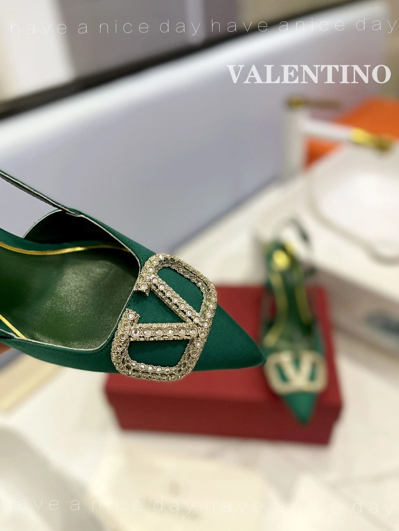 Compact Vxlxntino Sandals 230258