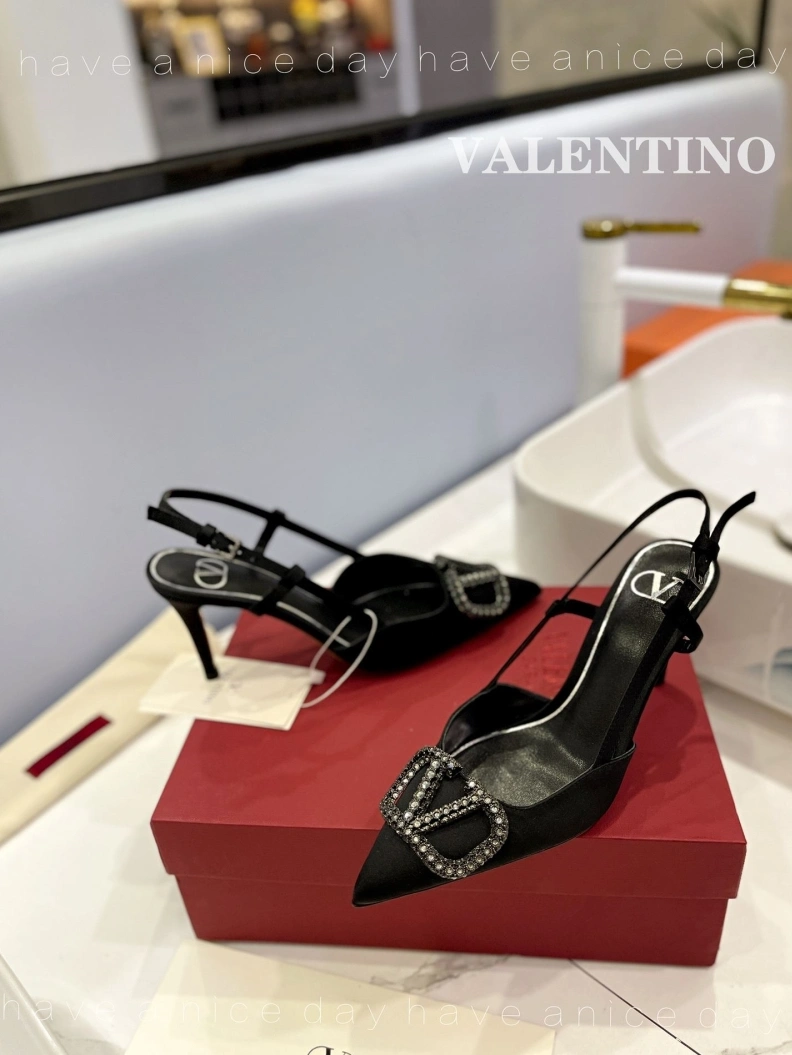 AllSeason Vxlxntino Sandals 230246