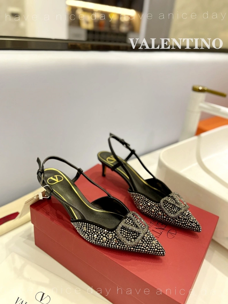 UrbanStyle Vxlxntino Sandals 230243