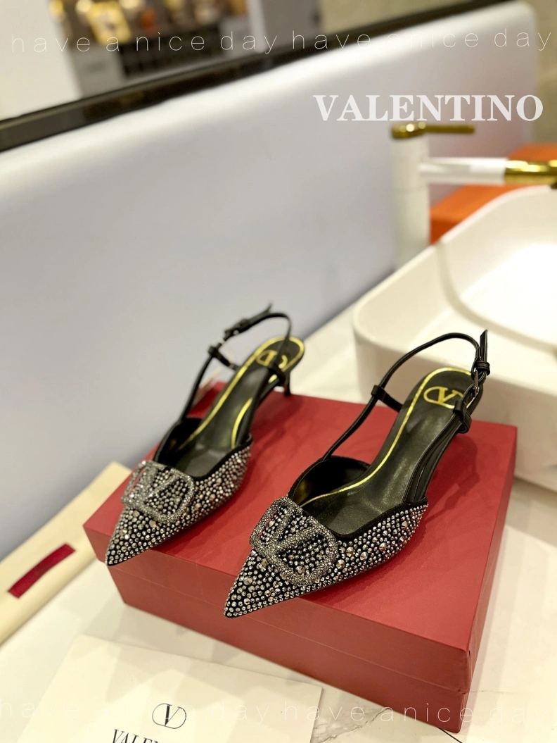 UrbanStyle Vxlxntino Sandals 230243