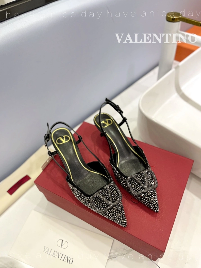 UrbanStyle Vxlxntino Sandals 230243
