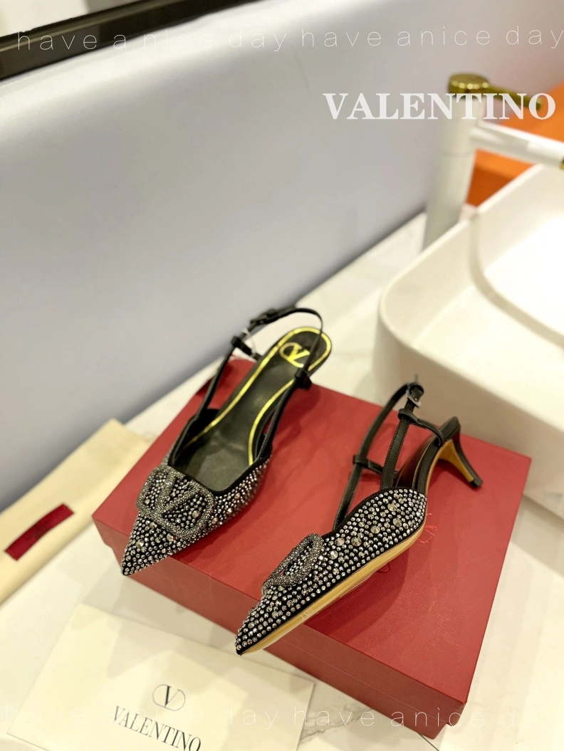UrbanStyle Vxlxntino Sandals 230243