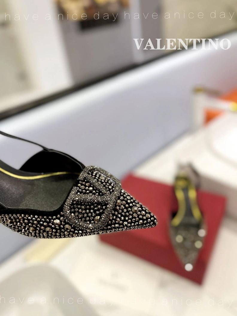 UrbanStyle Vxlxntino Sandals 230243