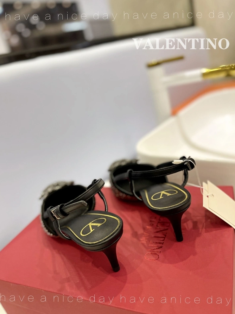 UrbanStyle Vxlxntino Sandals 230243