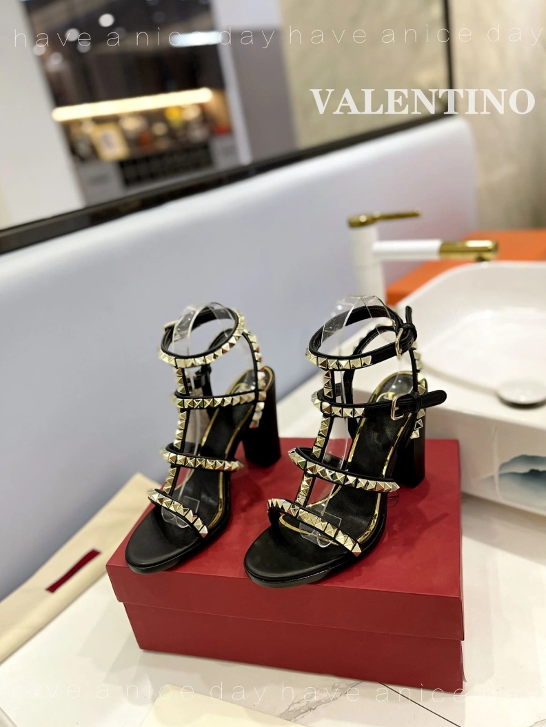 Versatile Vxlxntino High Heels 230433