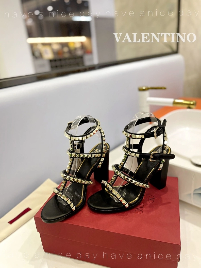 Versatile Vxlxntino High Heels 230433