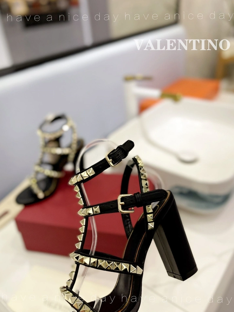 Versatile Vxlxntino High Heels 230433