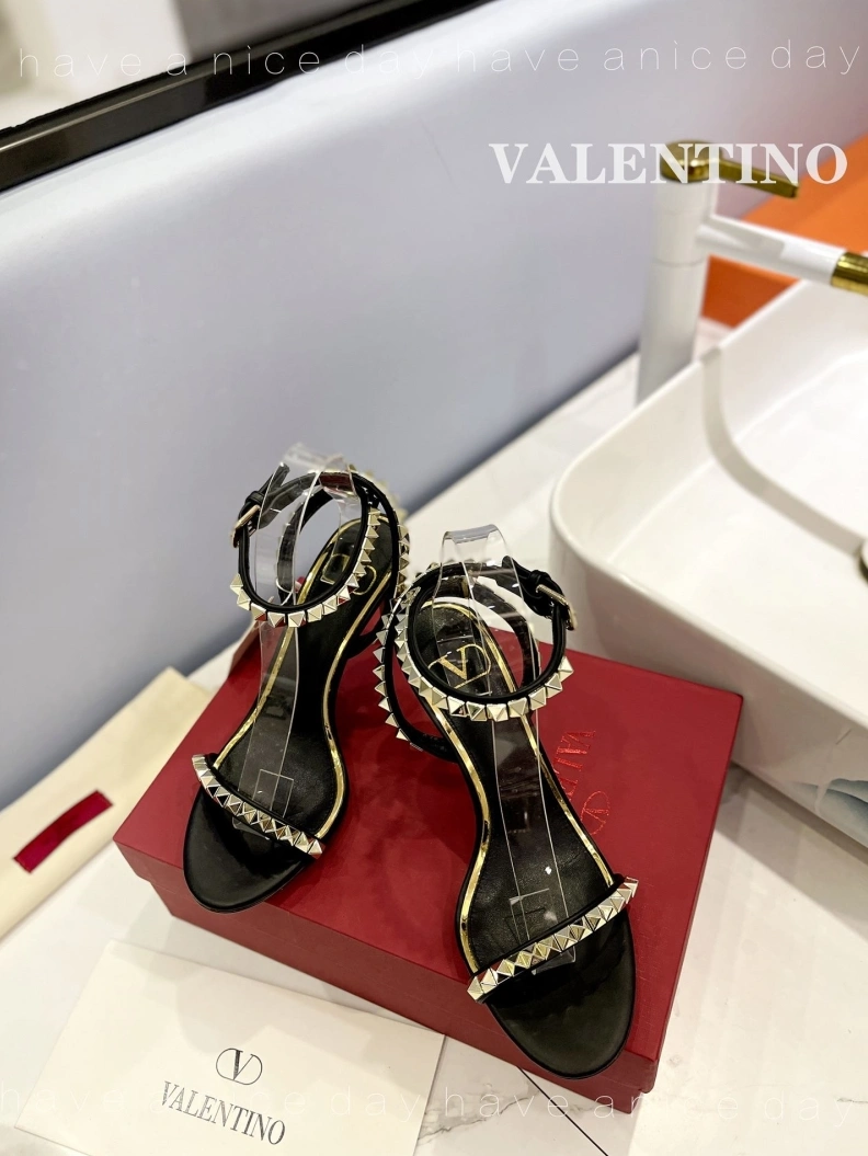 NewStyle Vxlxntino High Heels 230409