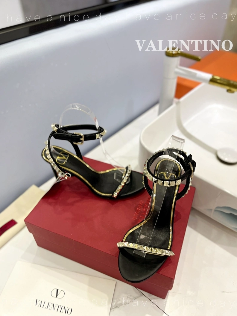 NewStyle Vxlxntino High Heels 230409