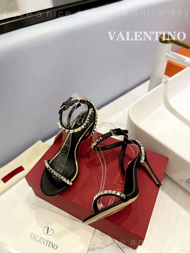NewStyle Vxlxntino High Heels 230409