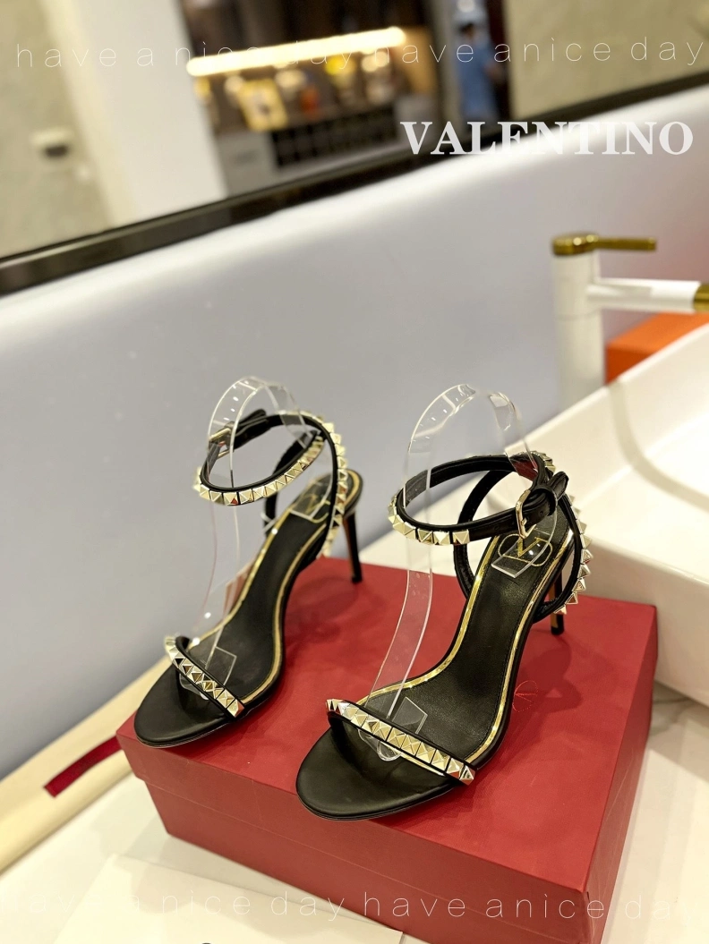 NewStyle Vxlxntino High Heels 230409