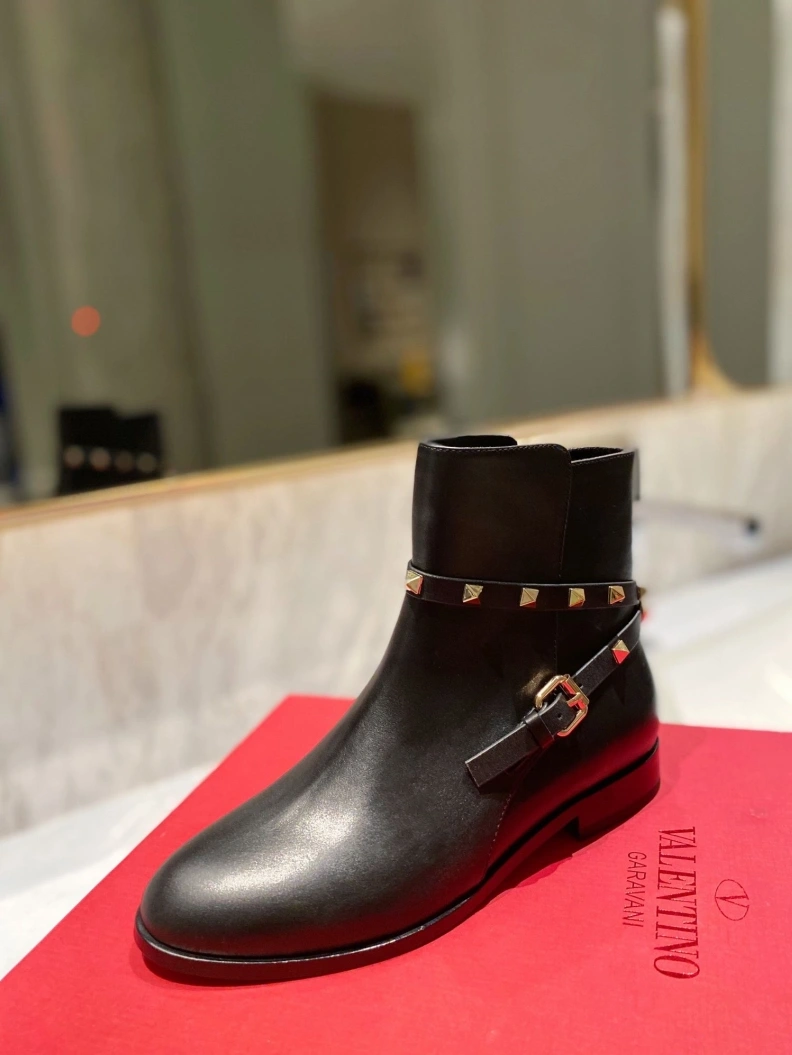 Versatile Vxlxntino Boots 230685