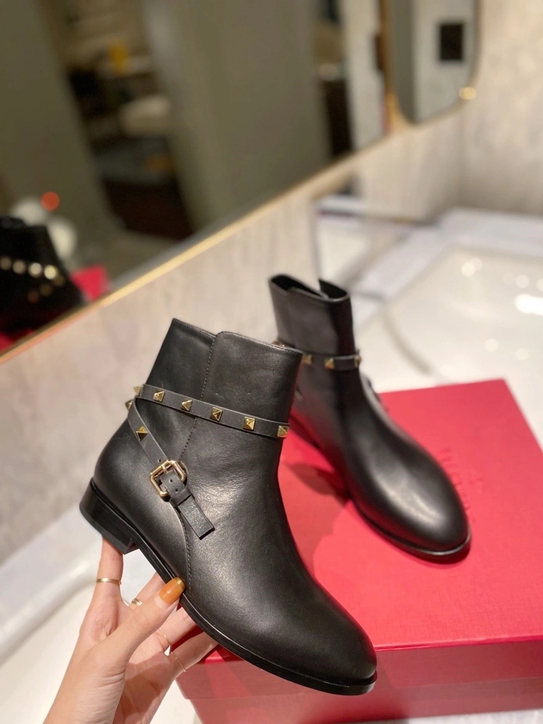 Versatile Vxlxntino Boots 230685