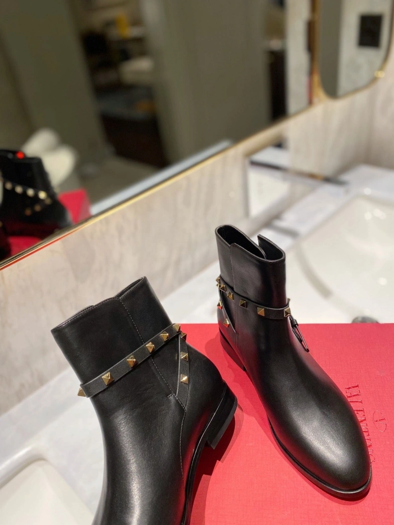 Versatile Vxlxntino Boots 230685