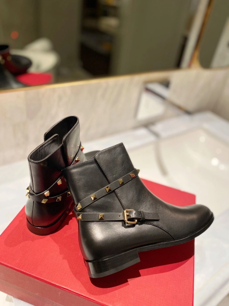 Versatile Vxlxntino Boots 230685