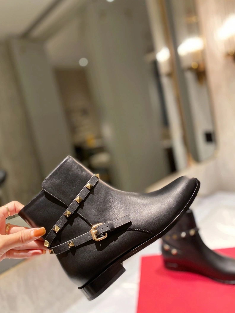 Versatile Vxlxntino Boots 230685