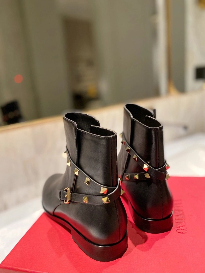 Versatile Vxlxntino Boots 230685