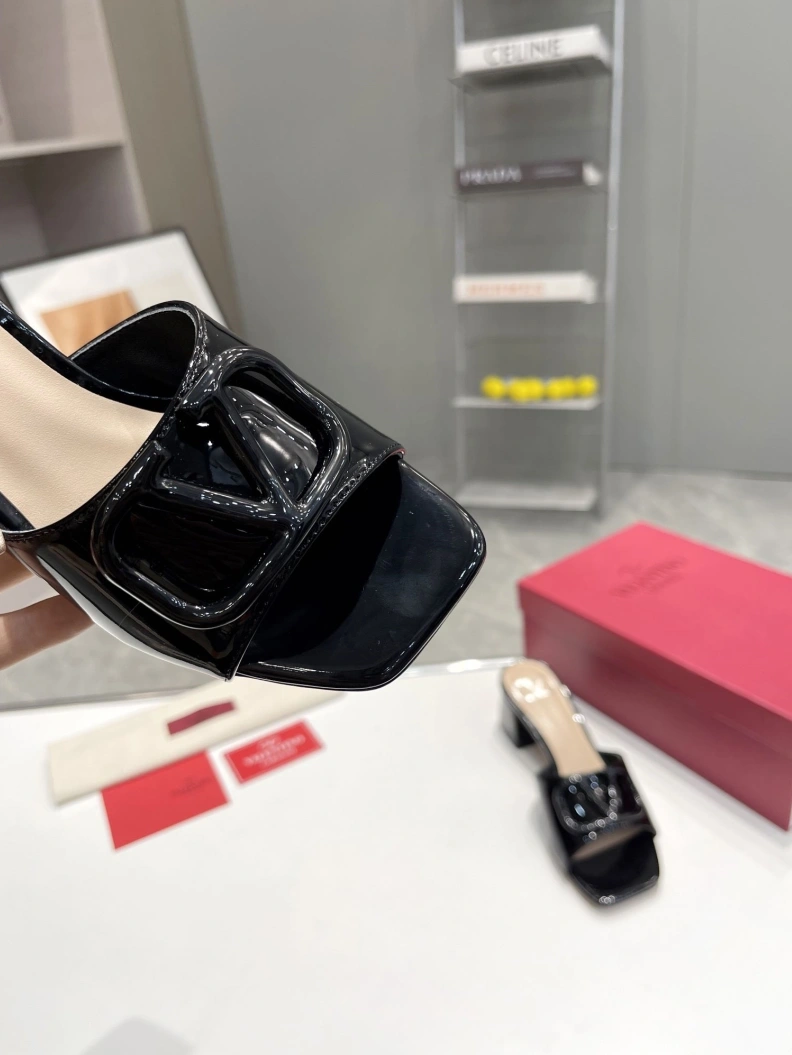 NewStyle Vxlxntino Slippers 230214