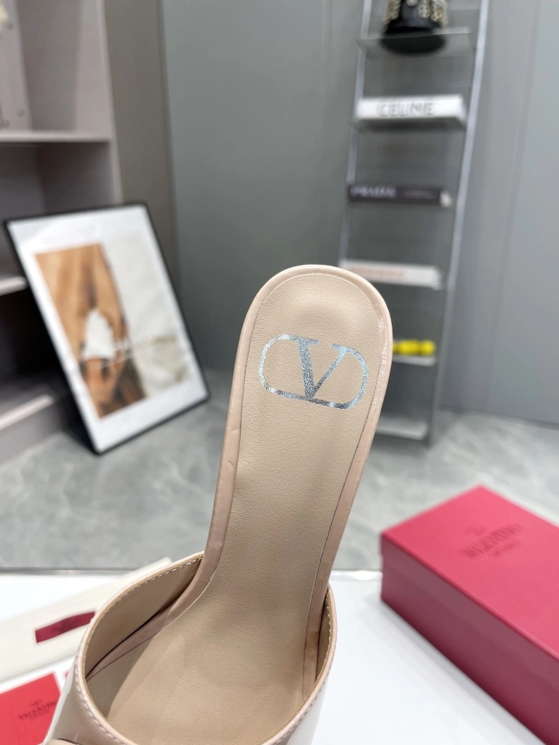 Trendsetting Vxlxntino Slippers 230202