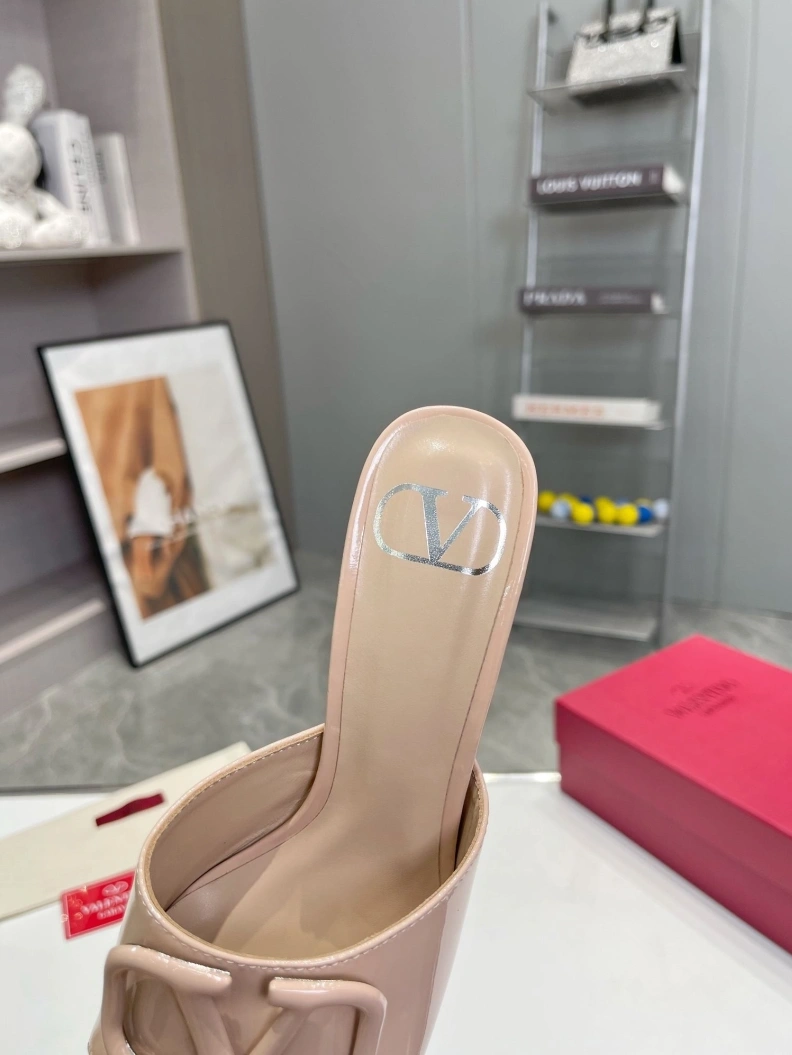 Practical Vxlxntino Slippers 230300