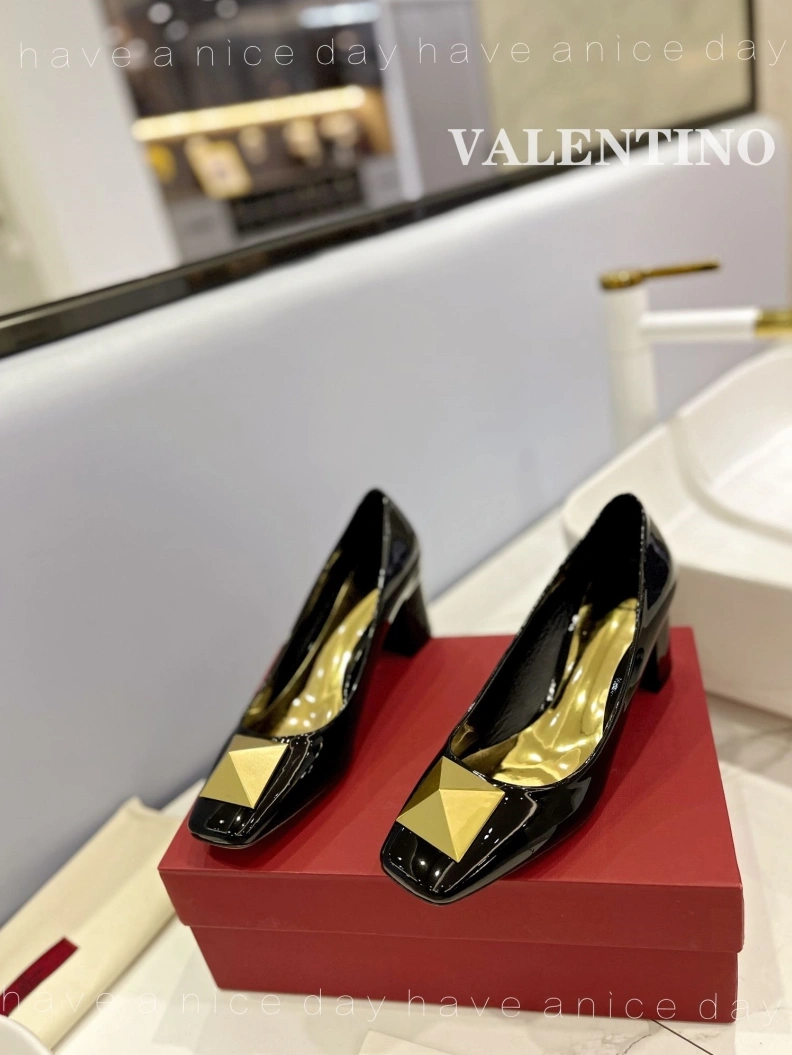 WellDesigned Vxlxntino High Heels 230331