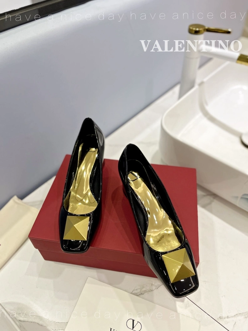 WellDesigned Vxlxntino High Heels 230331