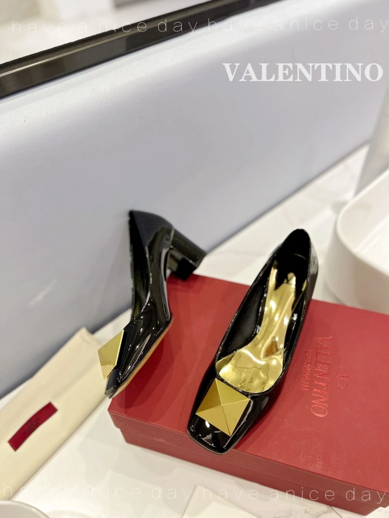 WellDesigned Vxlxntino High Heels 230331