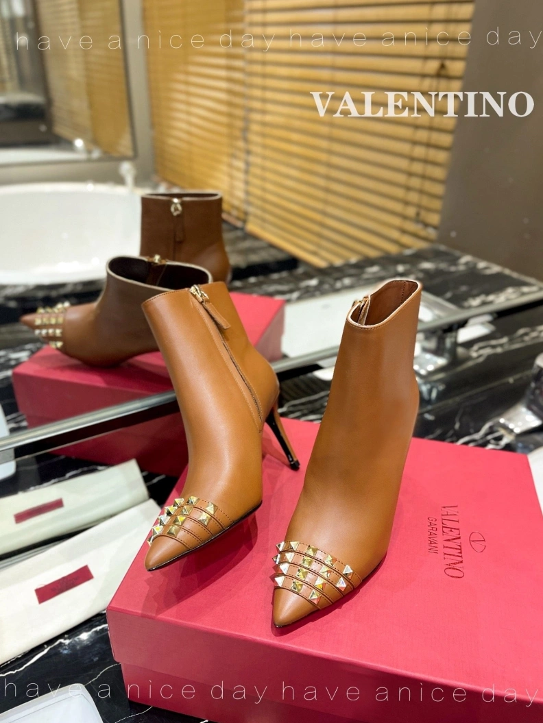 Fashionable Vxlxntino Boots 230655