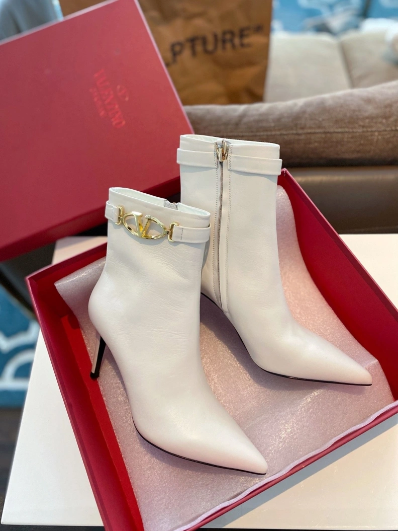Classic Vxlxntino Boots 230631