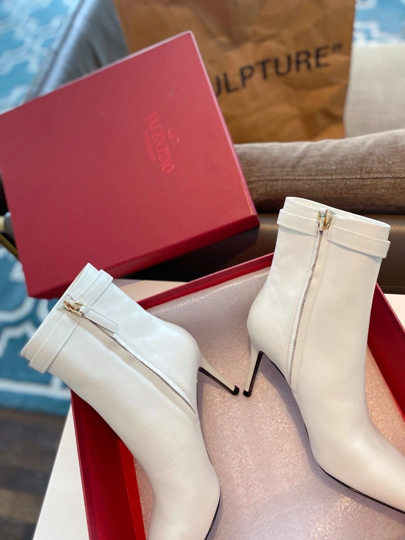 Classic Vxlxntino Boots 230631