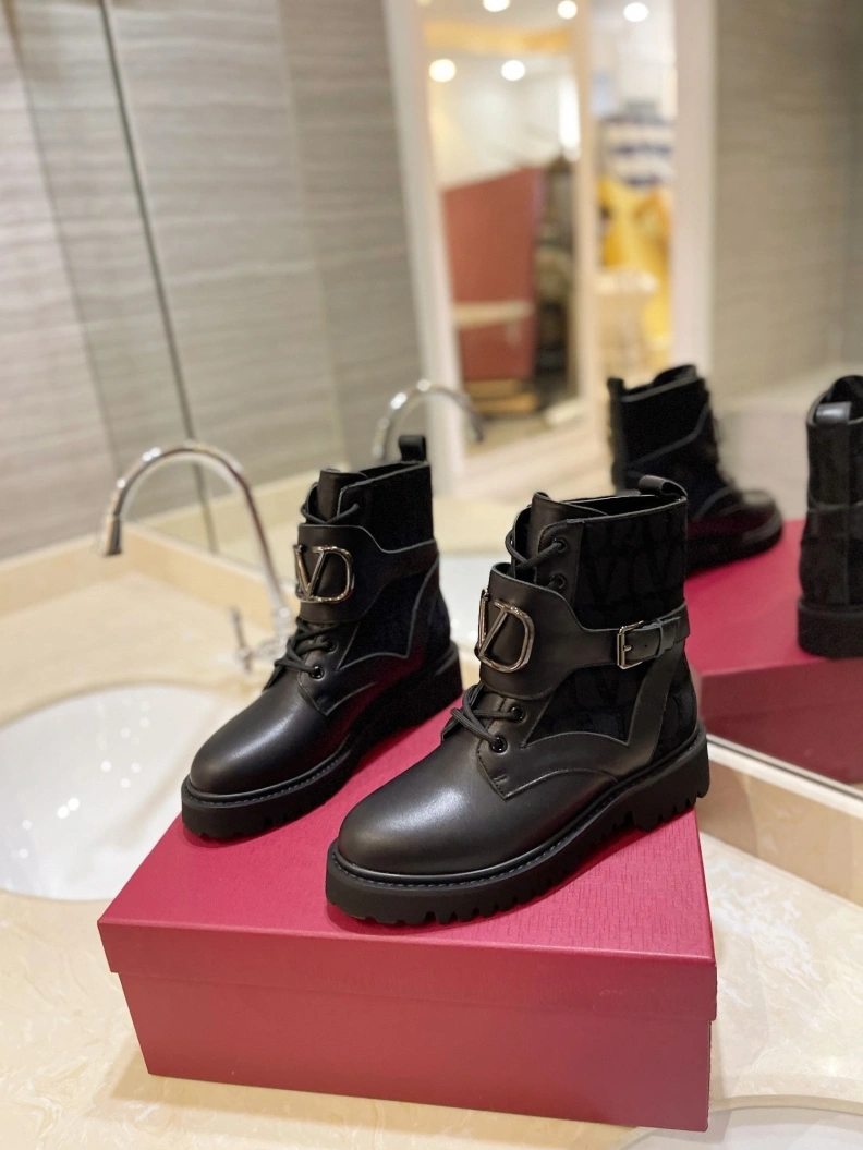 Versatile Vxlxntino Boots 230589
