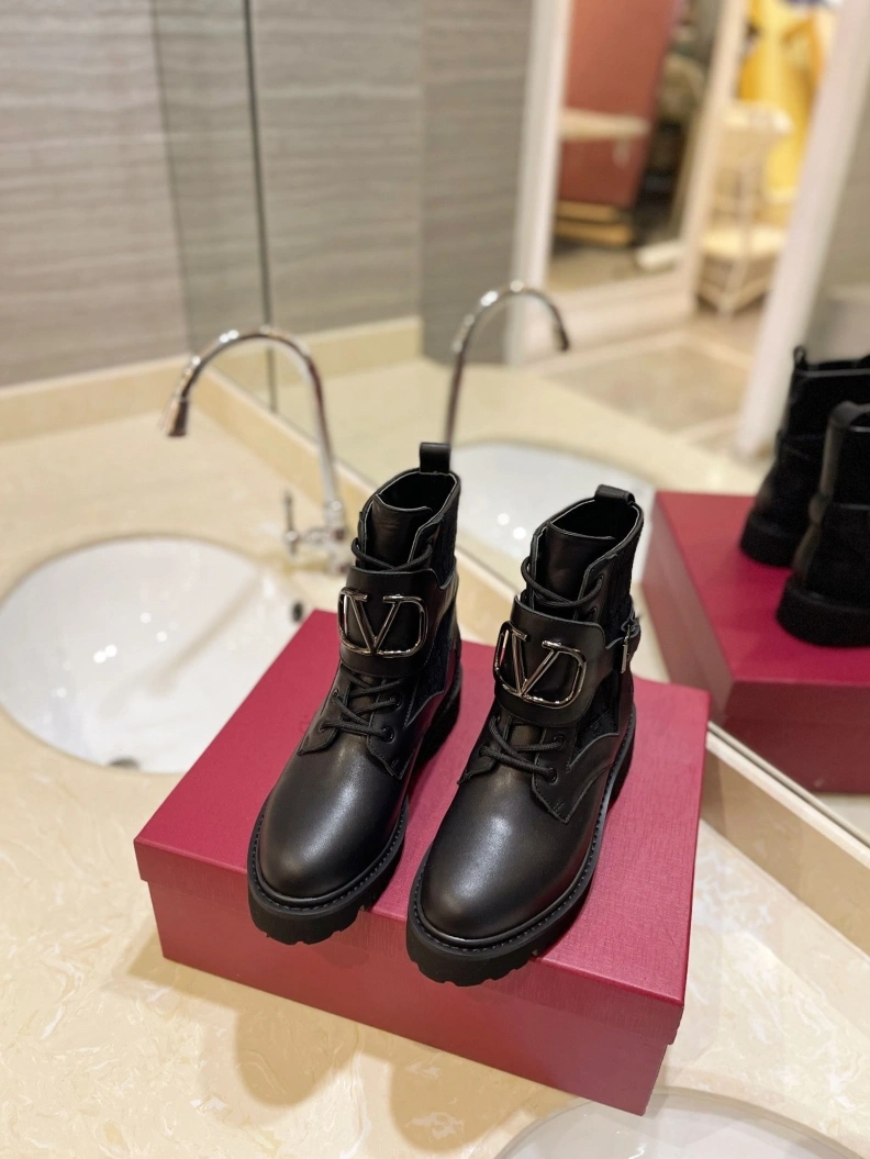 Versatile Vxlxntino Boots 230589