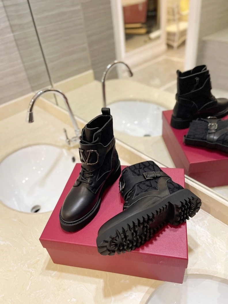 Versatile Vxlxntino Boots 230589