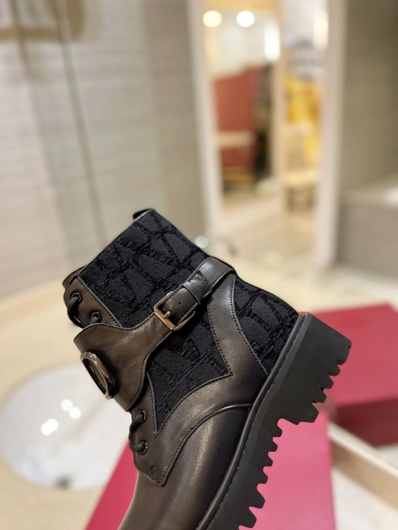 Versatile Vxlxntino Boots 230589